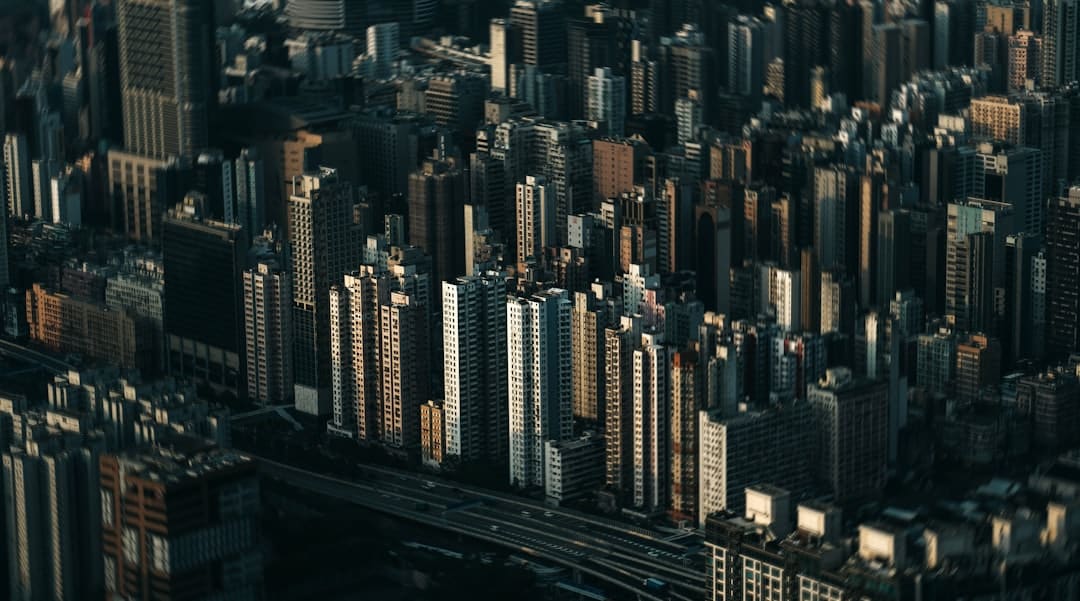 双雄+AI，《捕风追影》演绎“新港片”